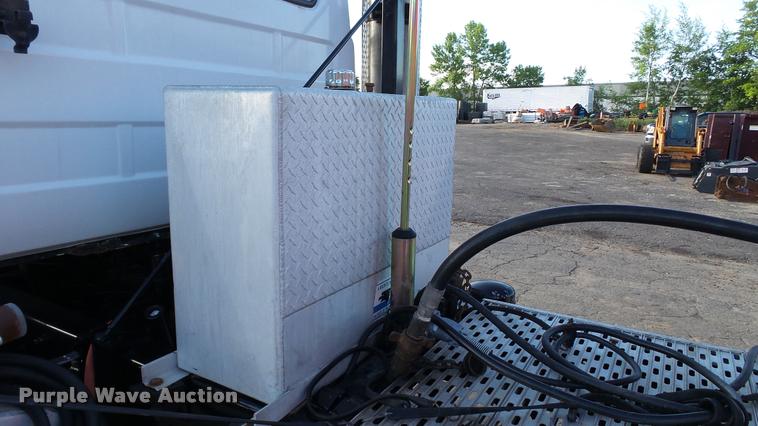 image for item DA1186 1991 Mack RW713 semi truck