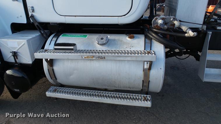 image for item DA1186 1991 Mack RW713 semi truck