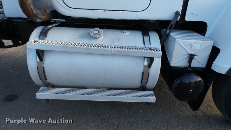 image for item DA1186 1991 Mack RW713 semi truck