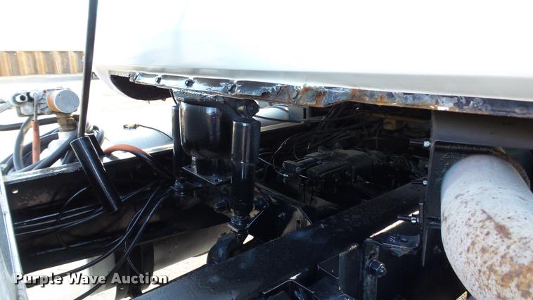 image for item DA1186 1991 Mack RW713 semi truck