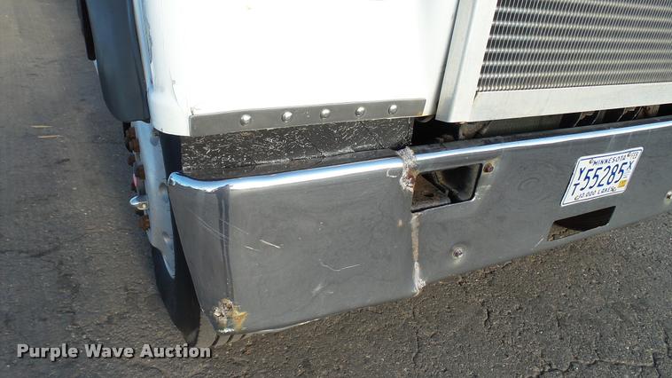 image for item DA1186 1991 Mack RW713 semi truck