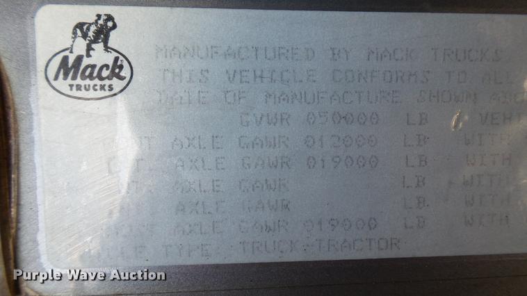 image for item DA1186 1991 Mack RW713 semi truck