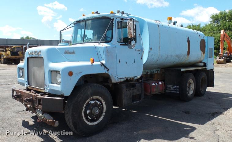 image for item DA1189 1974 Mack tank truck