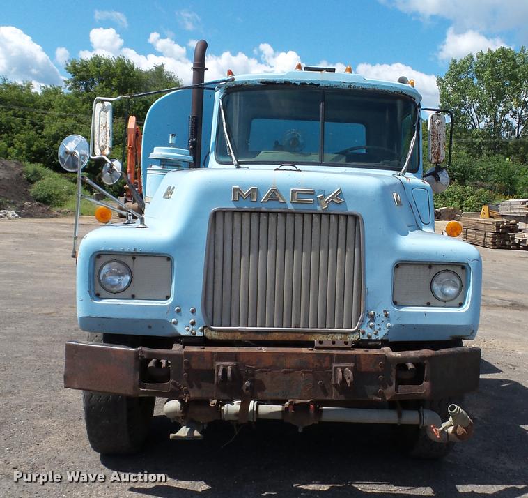 image for item DA1189 1974 Mack tank truck