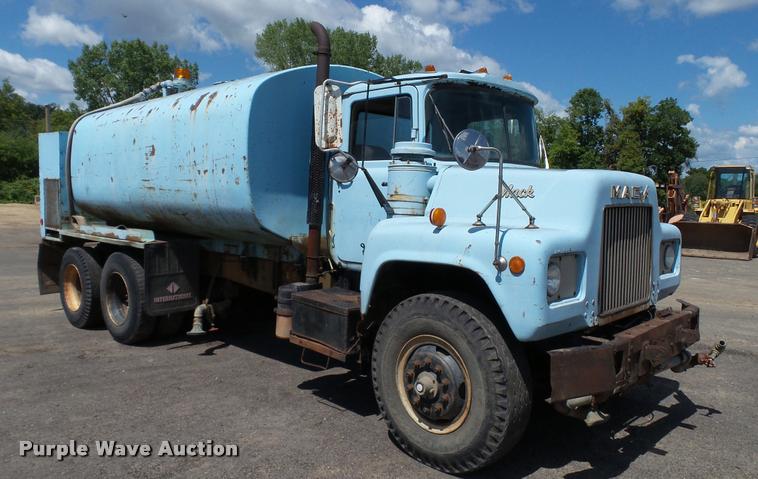 image for item DA1189 1974 Mack tank truck