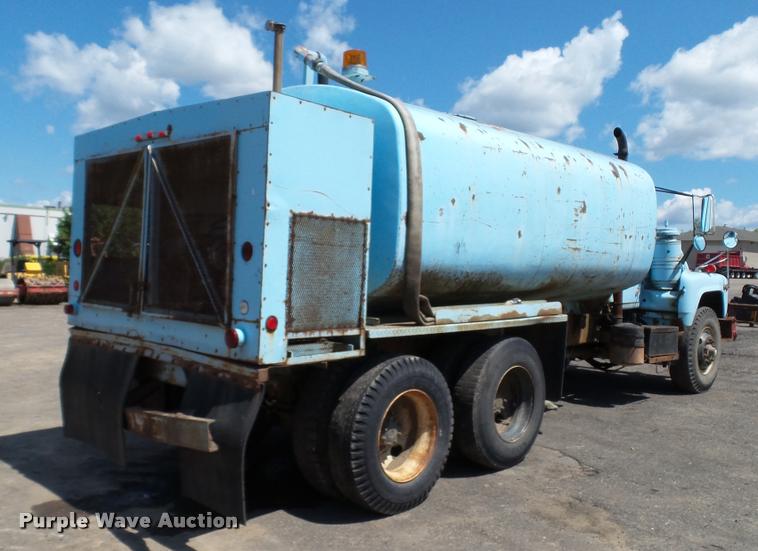 image for item DA1189 1974 Mack tank truck
