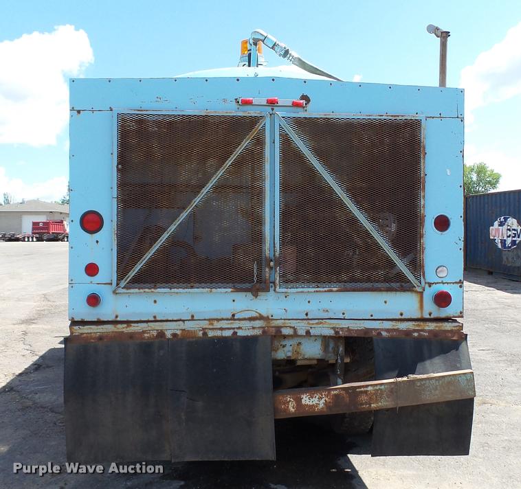 image for item DA1189 1974 Mack tank truck