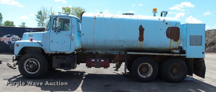 image for item DA1189 1974 Mack tank truck
