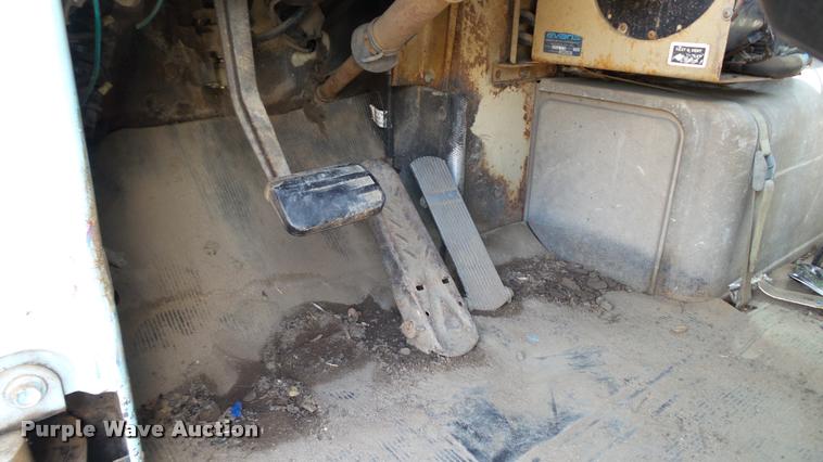 image for item DA1189 1974 Mack tank truck