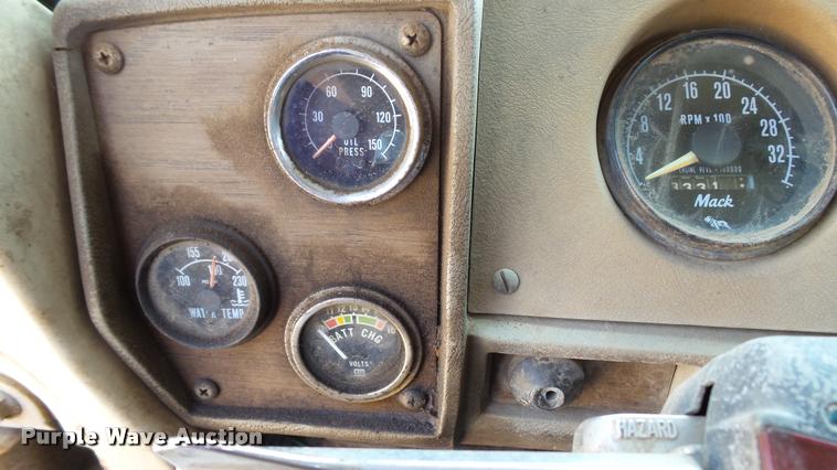 image for item DA1189 1974 Mack tank truck