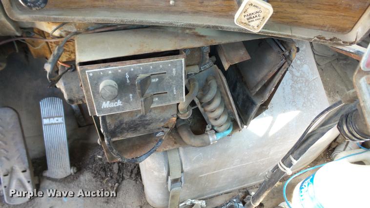 image for item DA1189 1974 Mack tank truck