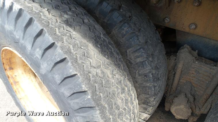 image for item DA1189 1974 Mack tank truck