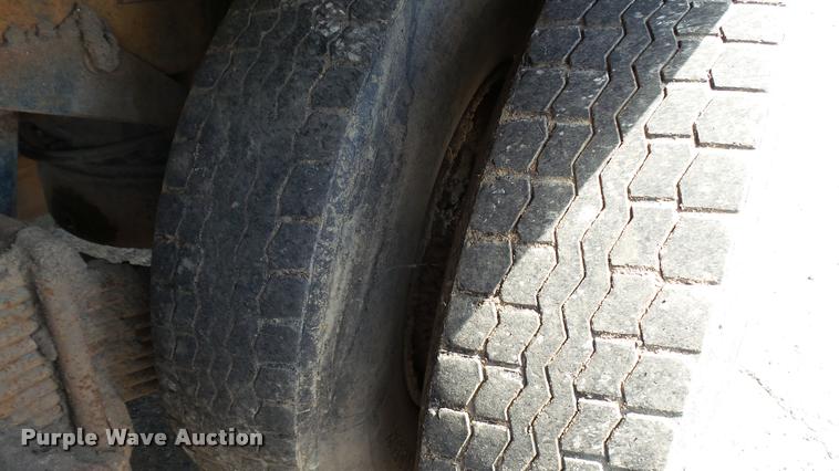 image for item DA1189 1974 Mack tank truck