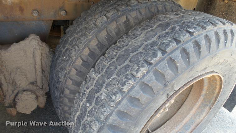 image for item DA1189 1974 Mack tank truck