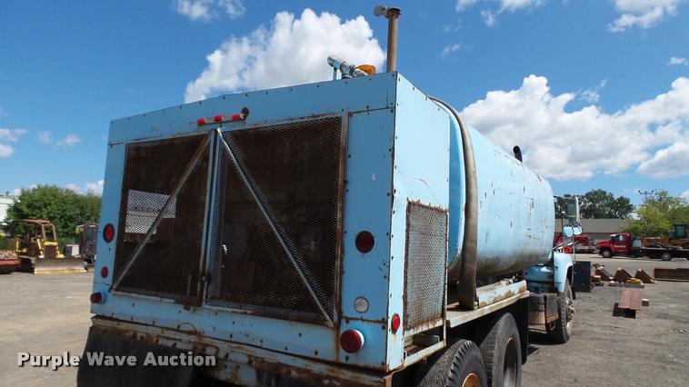 image for item DA1189 1974 Mack tank truck