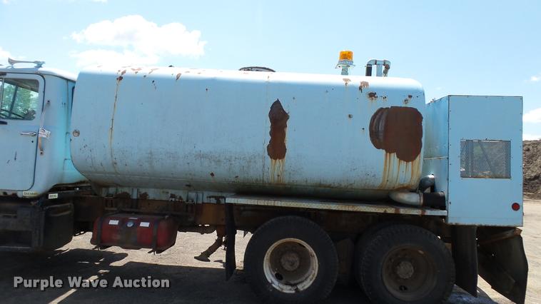 image for item DA1189 1974 Mack tank truck