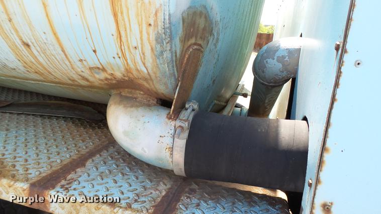 image for item DA1189 1974 Mack tank truck