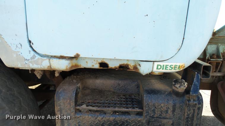 image for item DA1189 1974 Mack tank truck