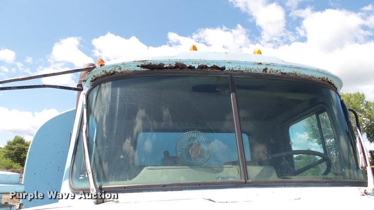 image for item DA1189 1974 Mack tank truck