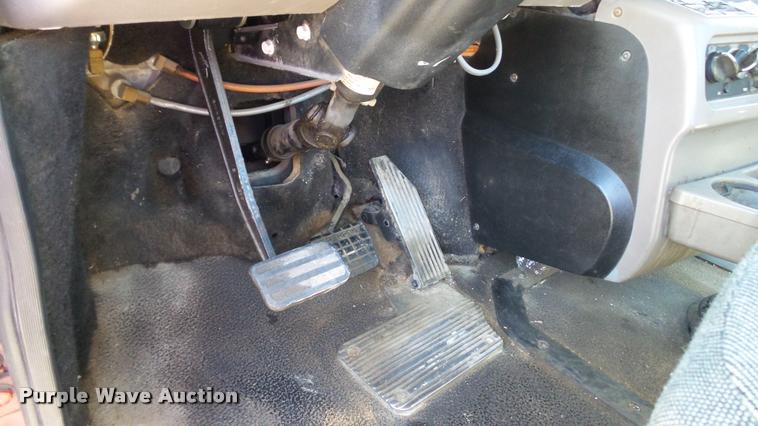 image for item DA1191 2005 Mack CHN613 semi truck