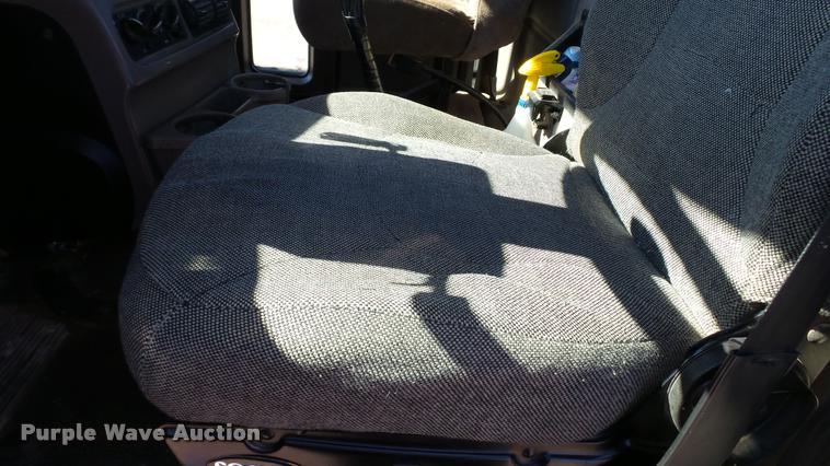 image for item DA1191 2005 Mack CHN613 semi truck