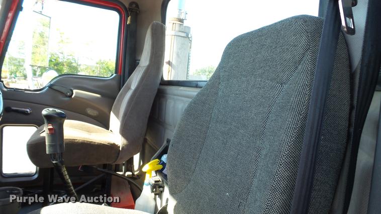 image for item DA1191 2005 Mack CHN613 semi truck