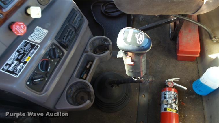 image for item DA1191 2005 Mack CHN613 semi truck