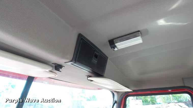 image for item DA1191 2005 Mack CHN613 semi truck