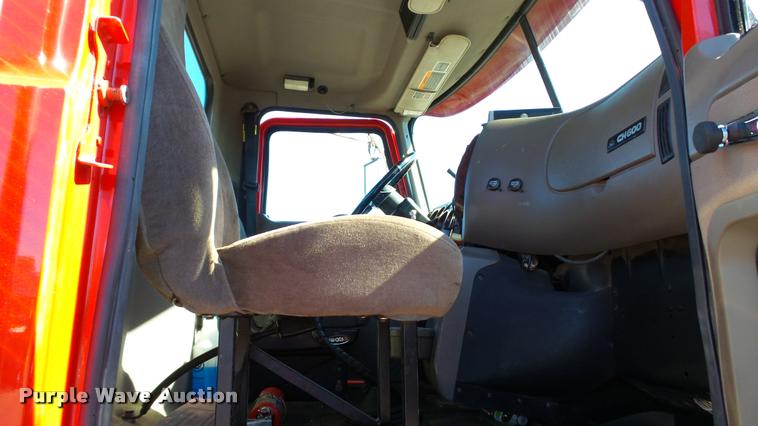 image for item DA1191 2005 Mack CHN613 semi truck