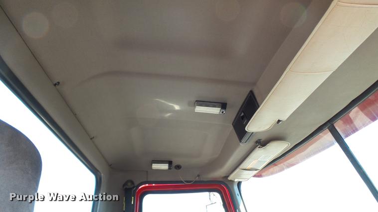 image for item DA1191 2005 Mack CHN613 semi truck