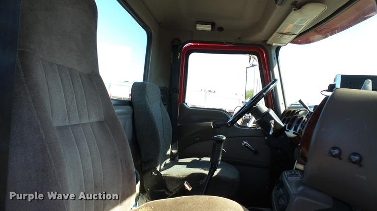 image for item DA1191 2005 Mack CHN613 semi truck