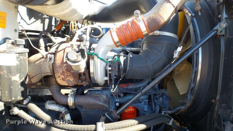 image for item DA1191 2005 Mack CHN613 semi truck