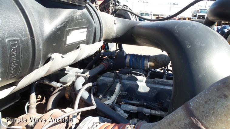 image for item DA1191 2005 Mack CHN613 semi truck