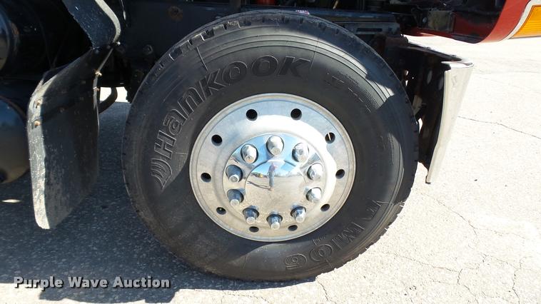 image for item DA1191 2005 Mack CHN613 semi truck