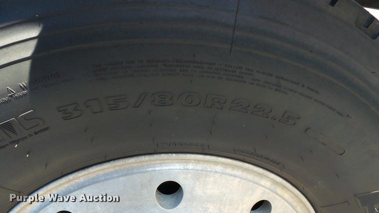 image for item DA1191 2005 Mack CHN613 semi truck