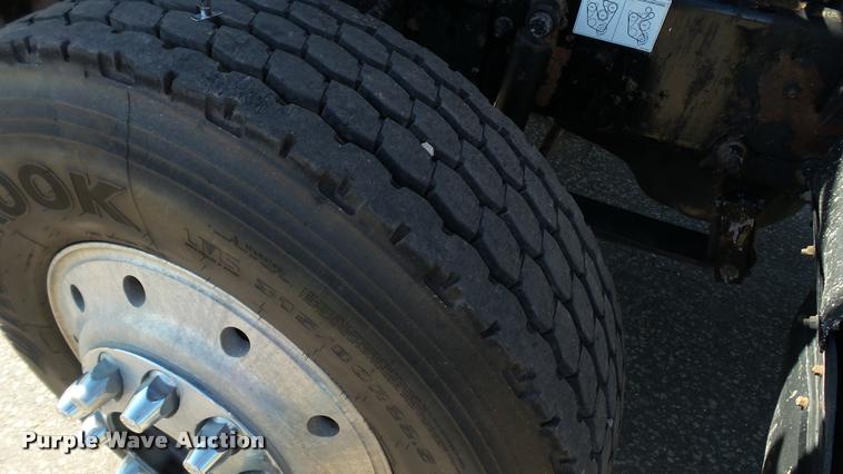 image for item DA1191 2005 Mack CHN613 semi truck