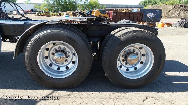 image for item DA1191 2005 Mack CHN613 semi truck