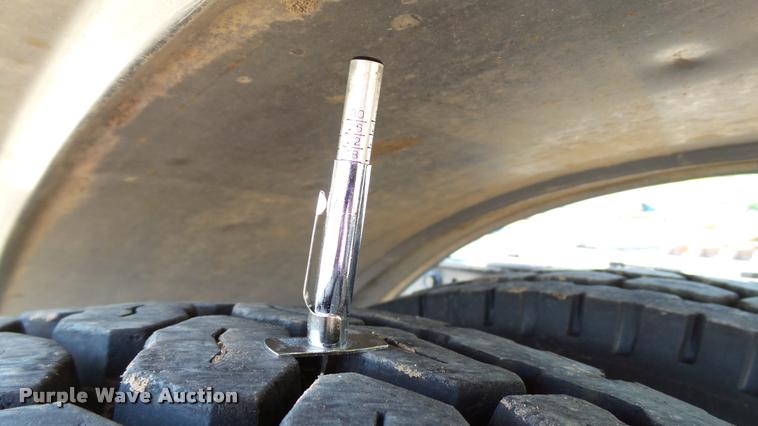 image for item DA1191 2005 Mack CHN613 semi truck