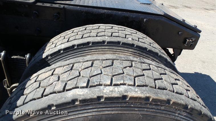 image for item DA1191 2005 Mack CHN613 semi truck