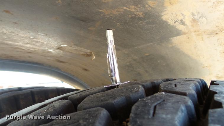 image for item DA1191 2005 Mack CHN613 semi truck