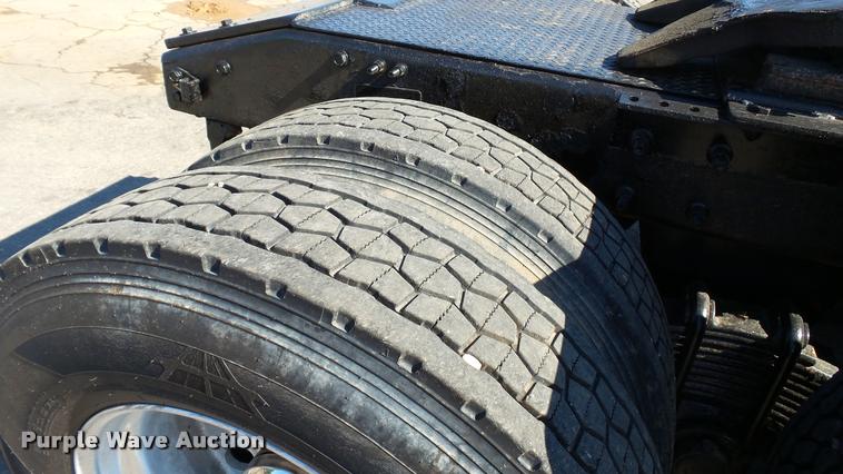 image for item DA1191 2005 Mack CHN613 semi truck