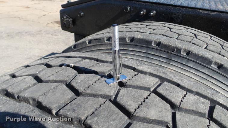 image for item DA1191 2005 Mack CHN613 semi truck