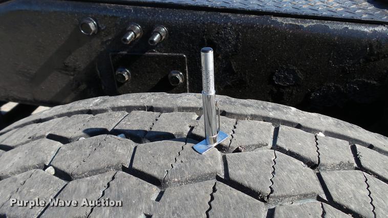 image for item DA1191 2005 Mack CHN613 semi truck