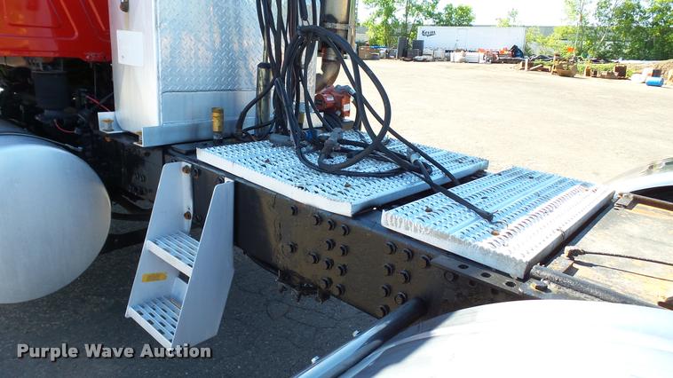 image for item DA1191 2005 Mack CHN613 semi truck