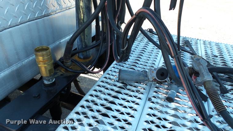 image for item DA1191 2005 Mack CHN613 semi truck