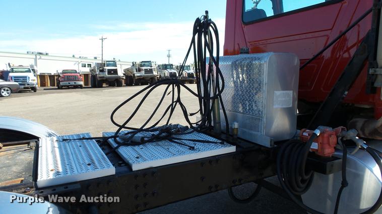 image for item DA1191 2005 Mack CHN613 semi truck