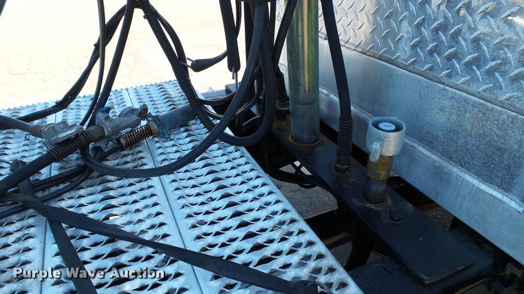 image for item DA1191 2005 Mack CHN613 semi truck