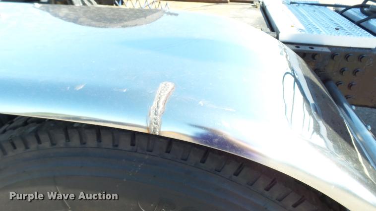 image for item DA1191 2005 Mack CHN613 semi truck