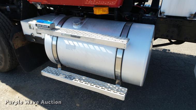 image for item DA1191 2005 Mack CHN613 semi truck