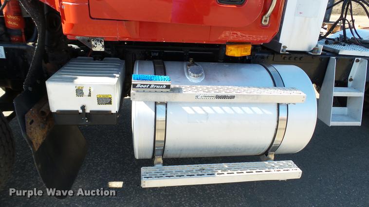 image for item DA1191 2005 Mack CHN613 semi truck